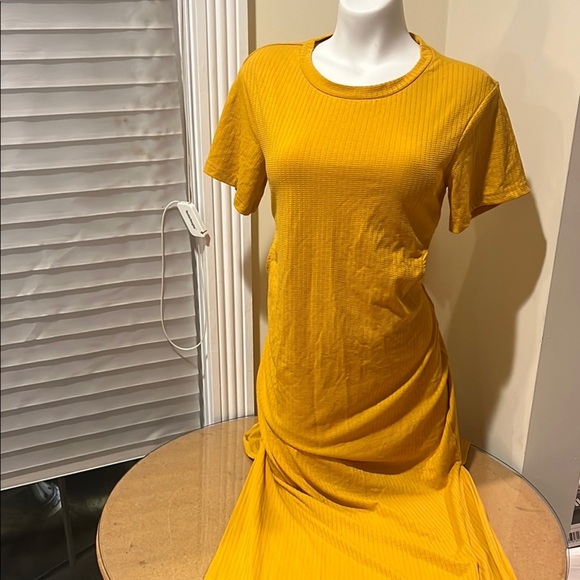SHEIN Yellow Ribbed T-Shirt Cutout Dress with side slits size medium - Picture 2 of 7